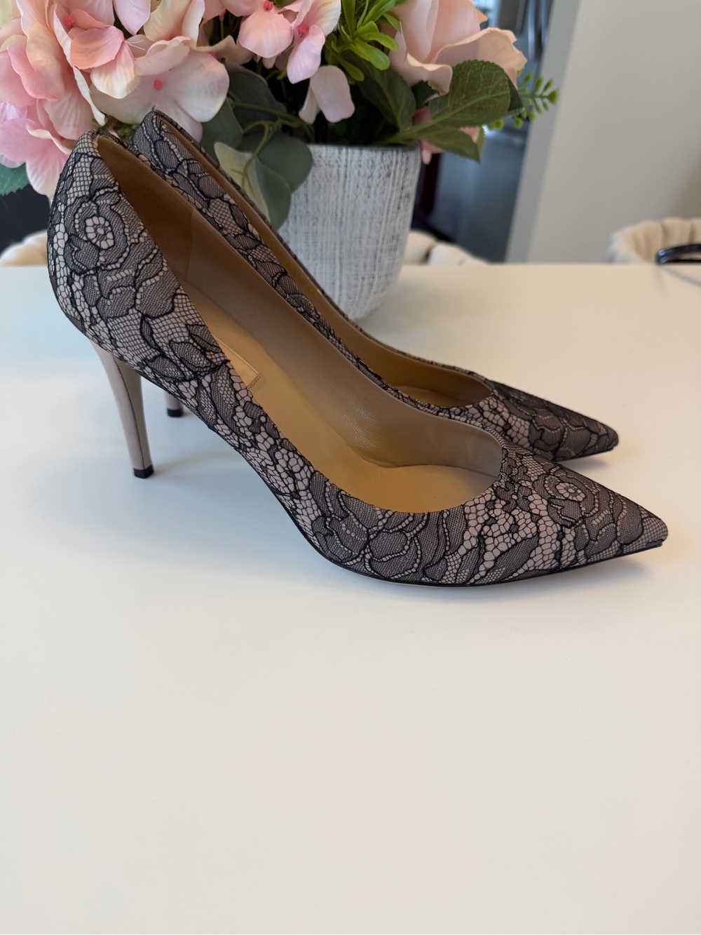 Authentic Valentino Garavani Lace Pointed-Toe Pumps | EU 41